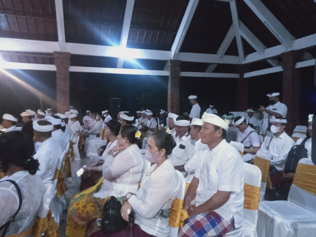 Pelaksanaan Tumpek Krulut Dengan Upacara Jana Kerthi, Di Pura Luhur Pucak Tedung